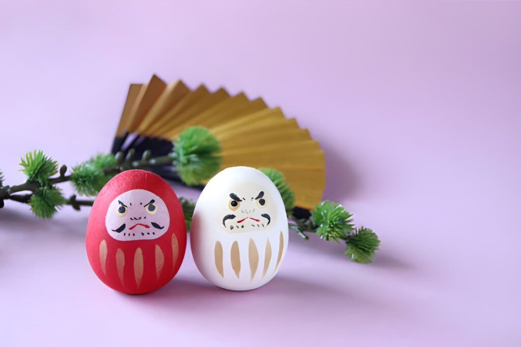Famous Japanese cultural artifacts including Daruma doll and traditional fan